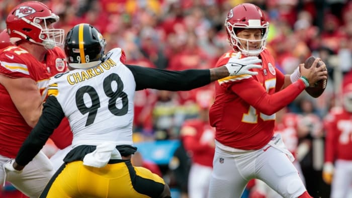Former Steelers DE Taco Charlton (98) pressures Chiefs QB Patrick Mahomes during a 2021 game. Credit: Saints Wire/USA TODAY